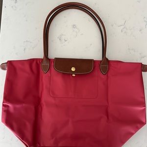 NWOT Longchamp Le Pliage Medium Tote in Red - Never Used